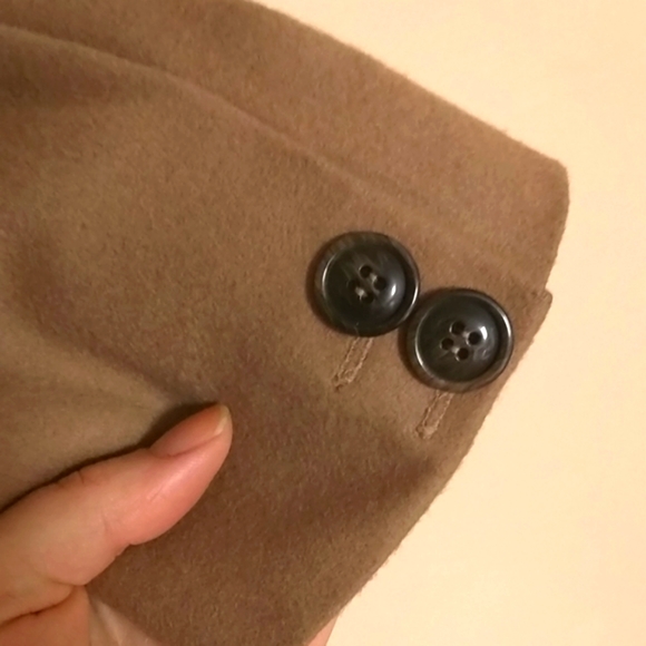 Like-new, lined MaxMara camel-colored wool blazer - Picture 3 of 10